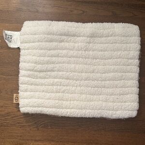 NWOT UGG Cream Fleece Cushion Cover 21x16”